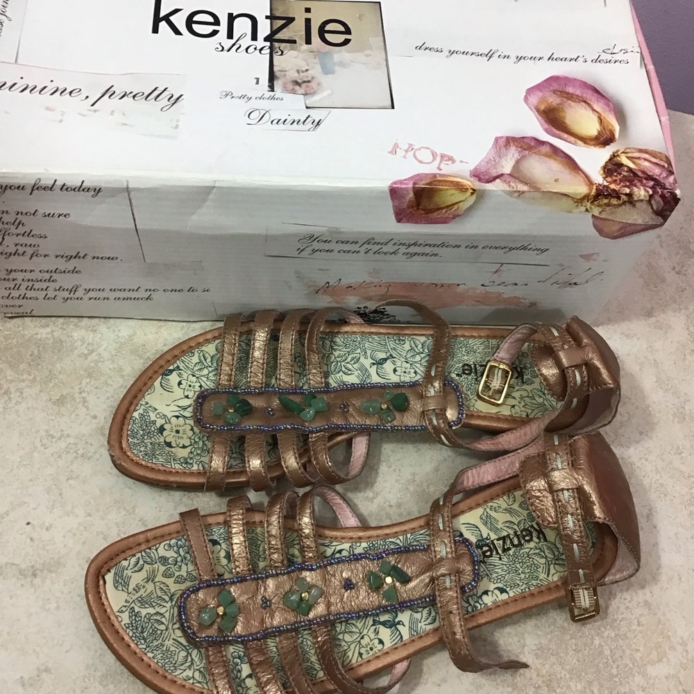 Kenzie Poise T strap gladiator sandals . Size 6 . - Picture 3 of 7